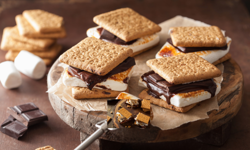 S'more Love: Crafting the Perfect S'mores-Themed Curated Gift Box